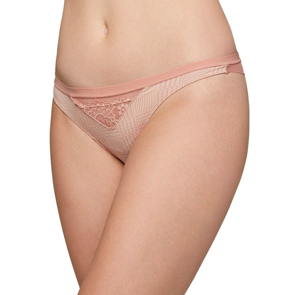 Ysabel Mora Thong